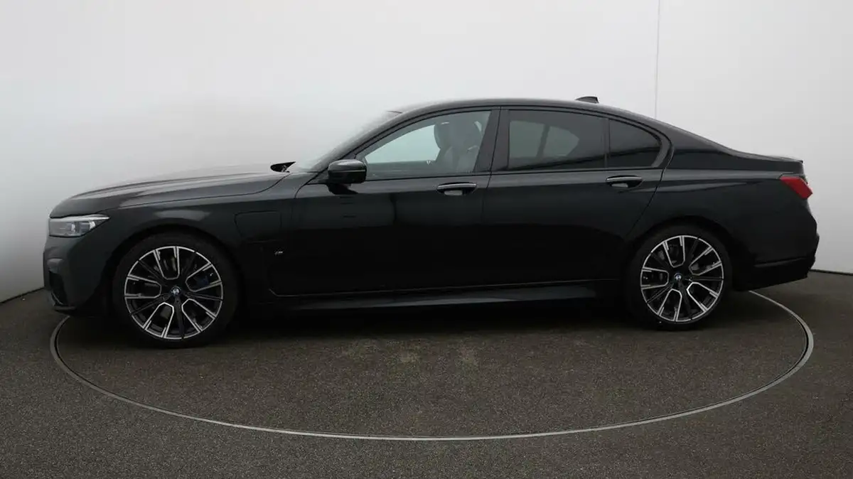2019-bmw-7-series-30-745e-m-sport-big-64