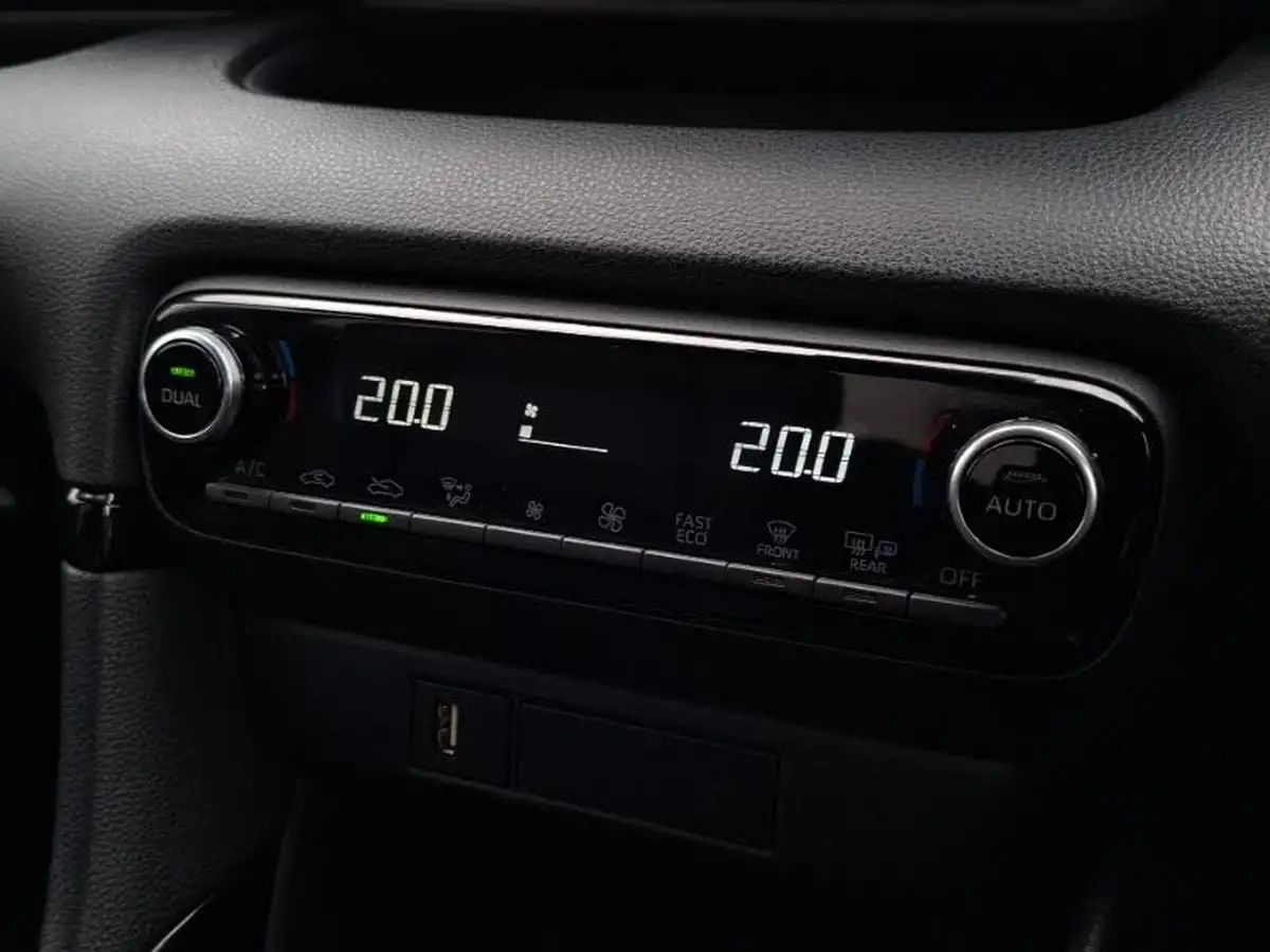 2022-toyota-yaris-15-vvt-i-dynamic-big-12