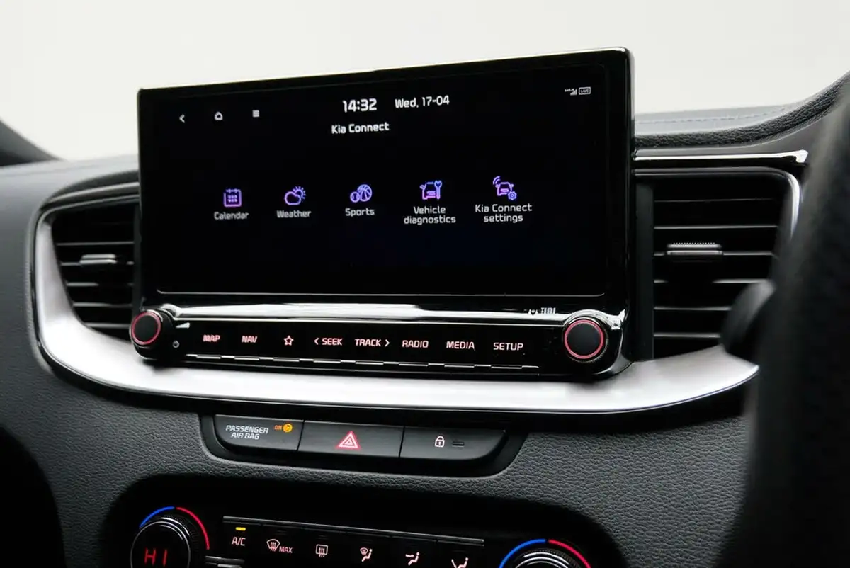 2024-kia-ceed-15-t-gdi-gt-line-s-138bhp-big-27