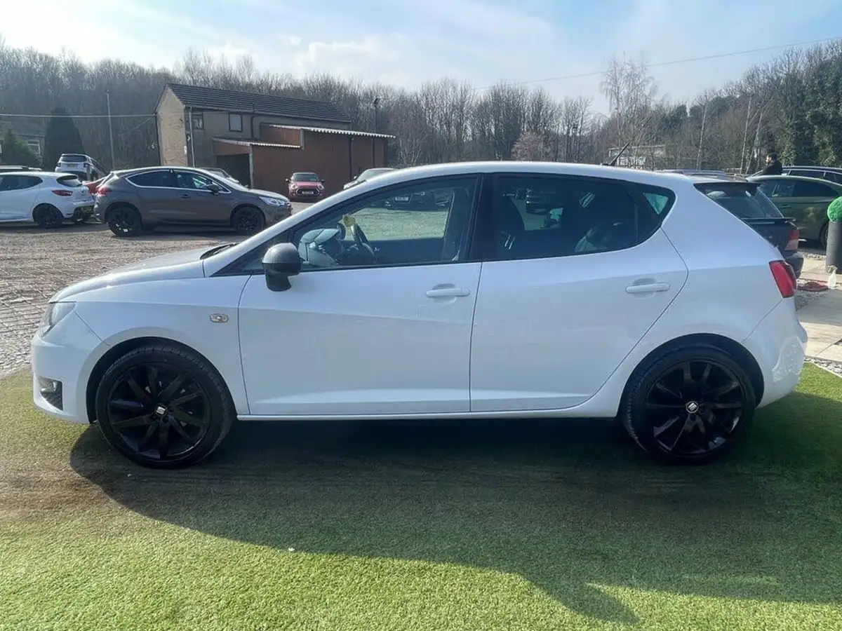 2014-seat-ibiza-12-fr-black-hatchback-5d-big-16