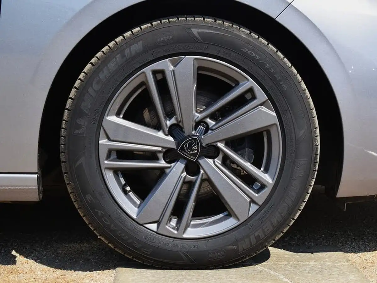 2022-peugeot-308-12-puretech-active-premium-130bhp-eat8-big-29