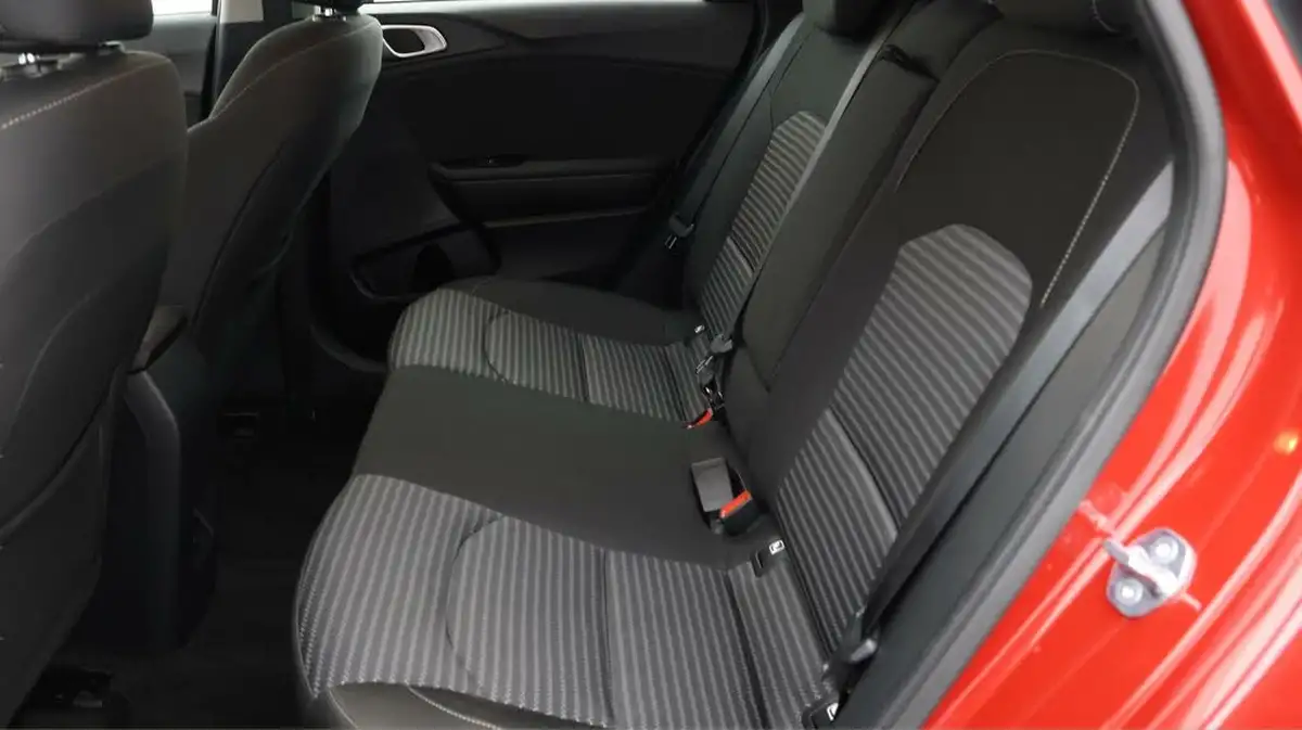 2024-kia-ceed-15-t-gdi-2-138bhp-hatchback-big-15