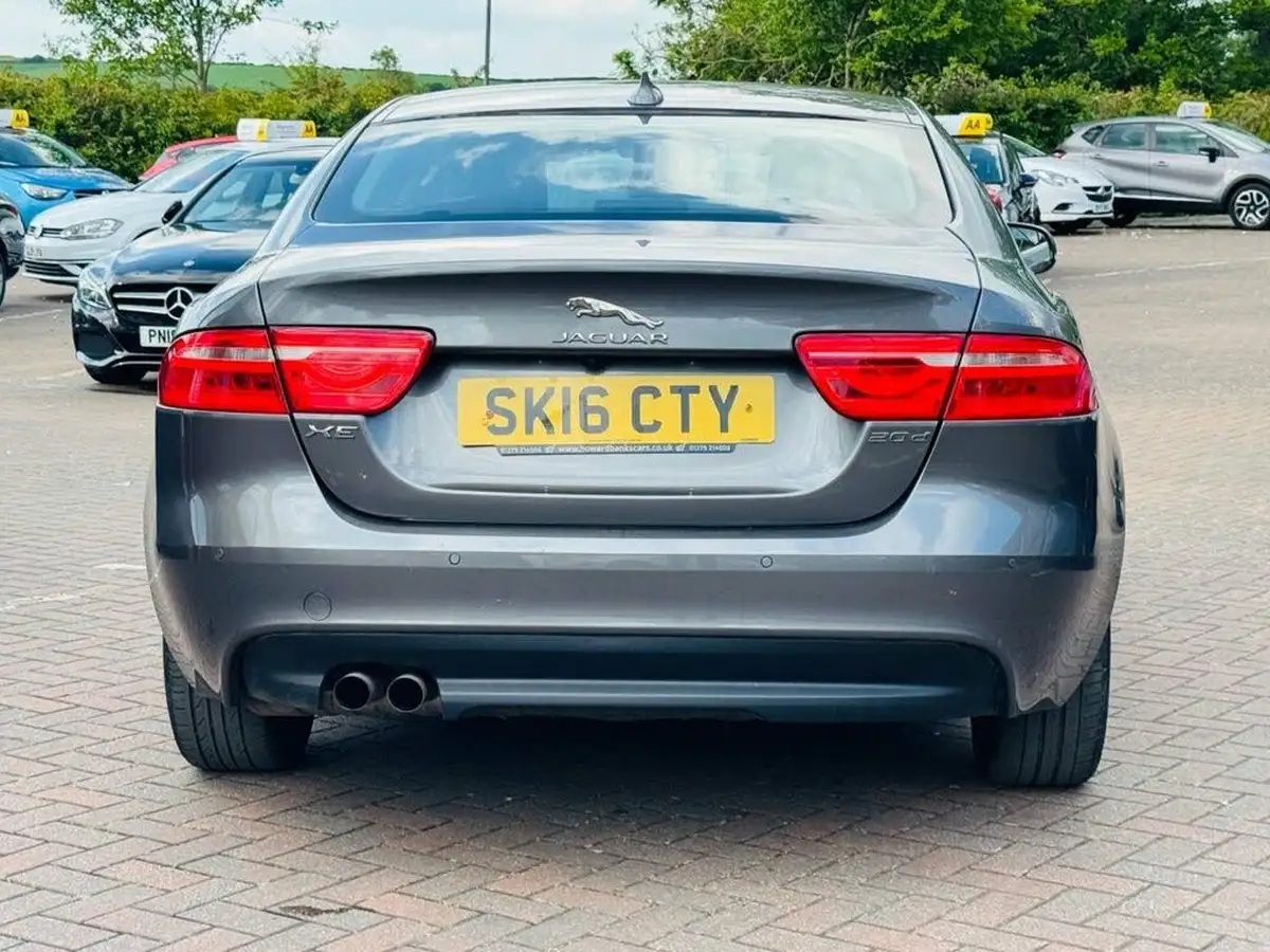 2016-jaguar-xe-20d-prestige-180ps-auto-big-7