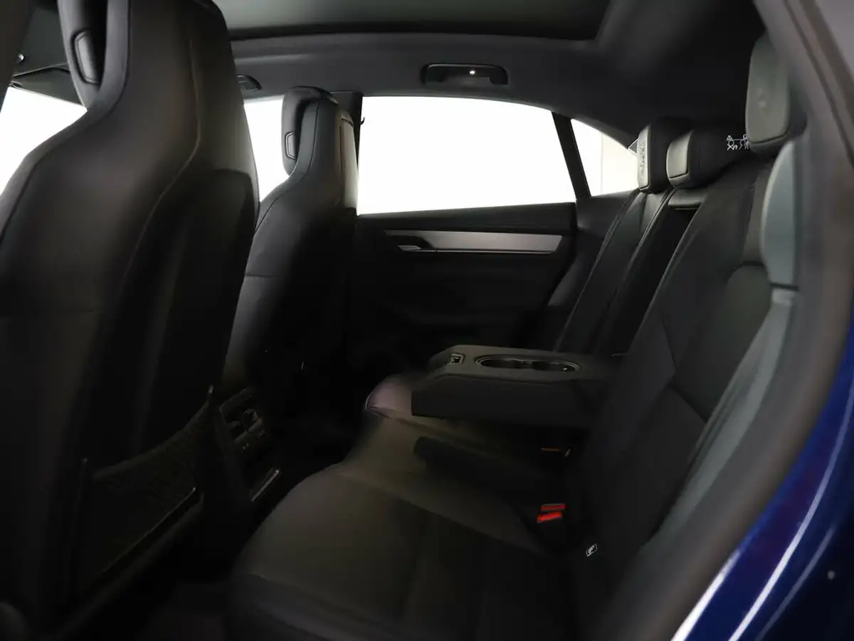 2025-porsche-macan-e-4-electric-big-16