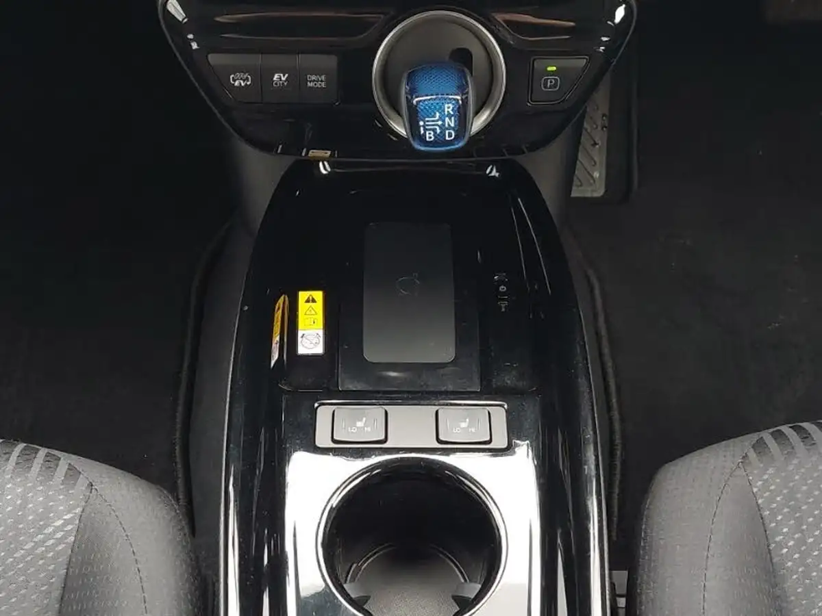 2019-toyota-prius-big-15