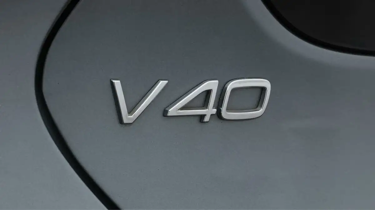 2018-volvo-v40-15-t3-inscription-big-20