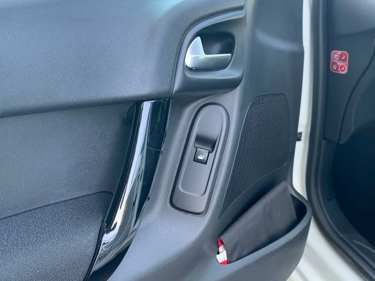 2016-citroen-c3-12-edition-big-34