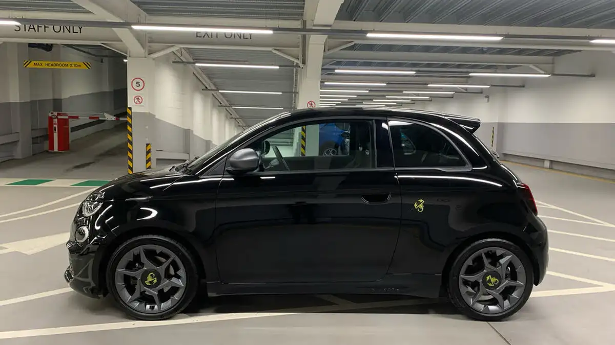 2024-abarth-500-e-500e-big-5