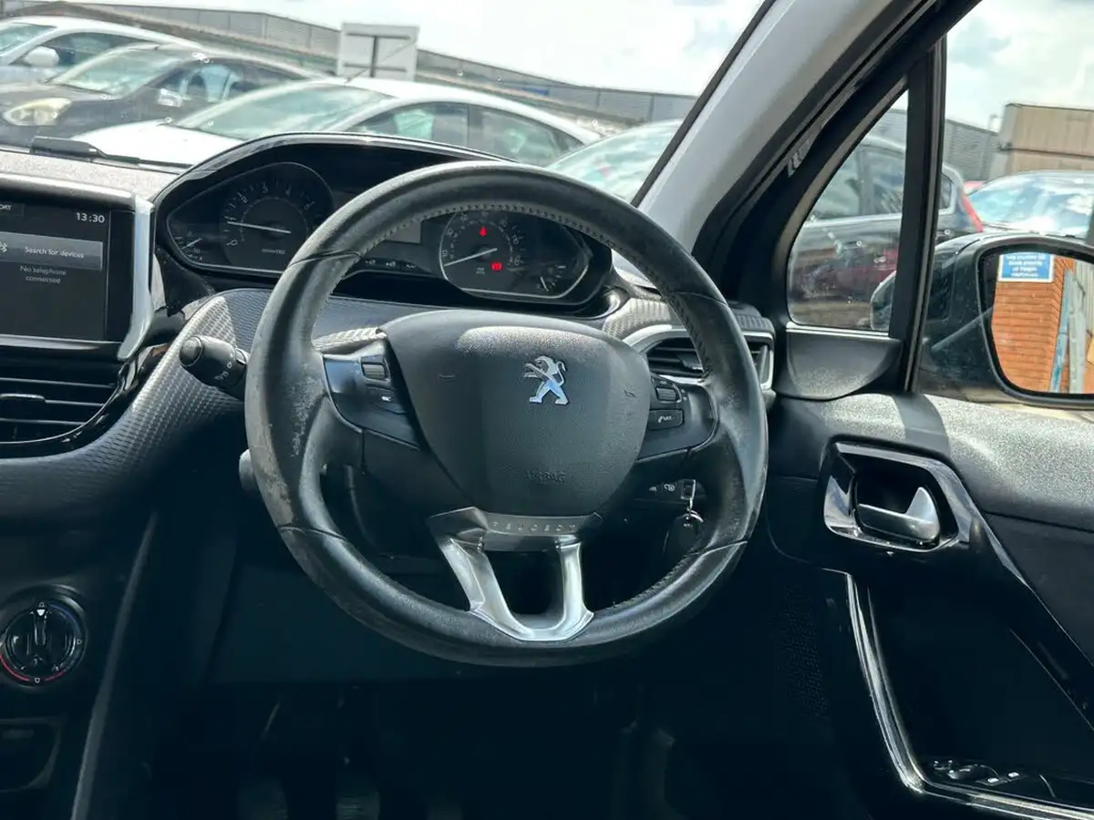 2016-peugeot-208-12-puretech-active-82bhp-3d-big-19