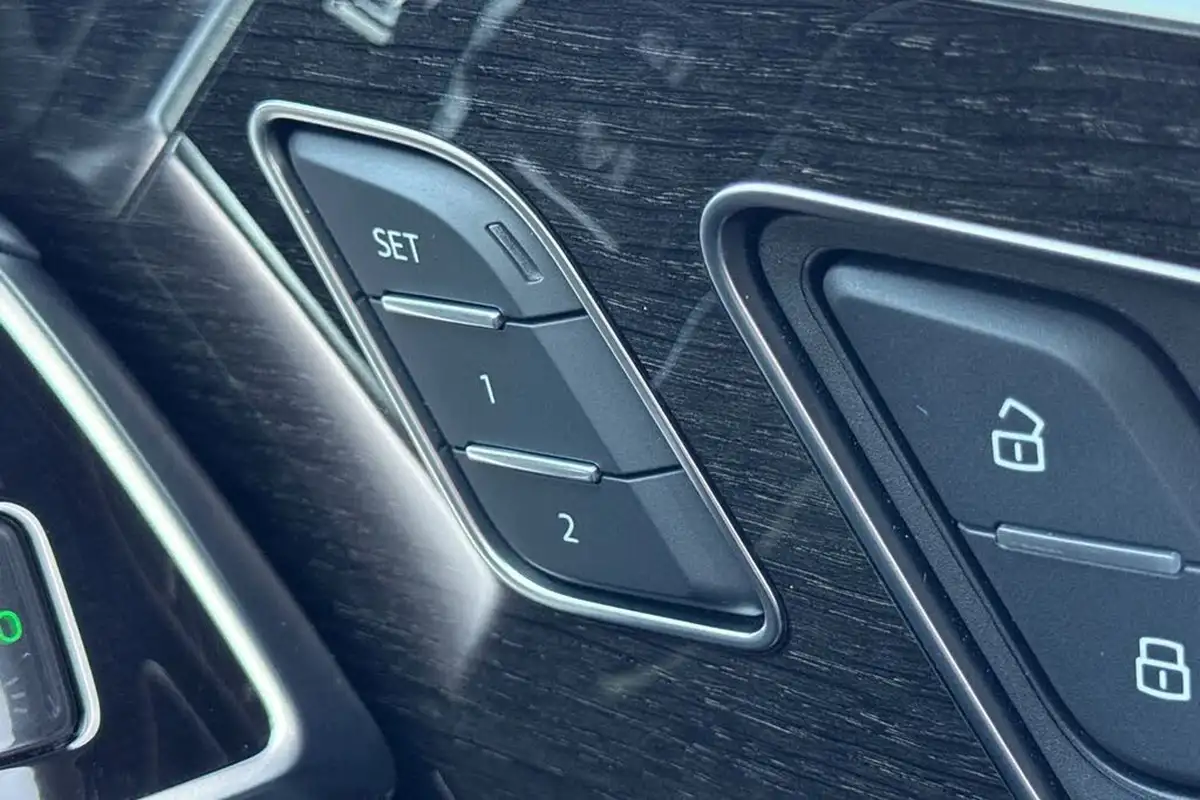 2025-audi-q8-30-50-tdi-black-edition-big-57