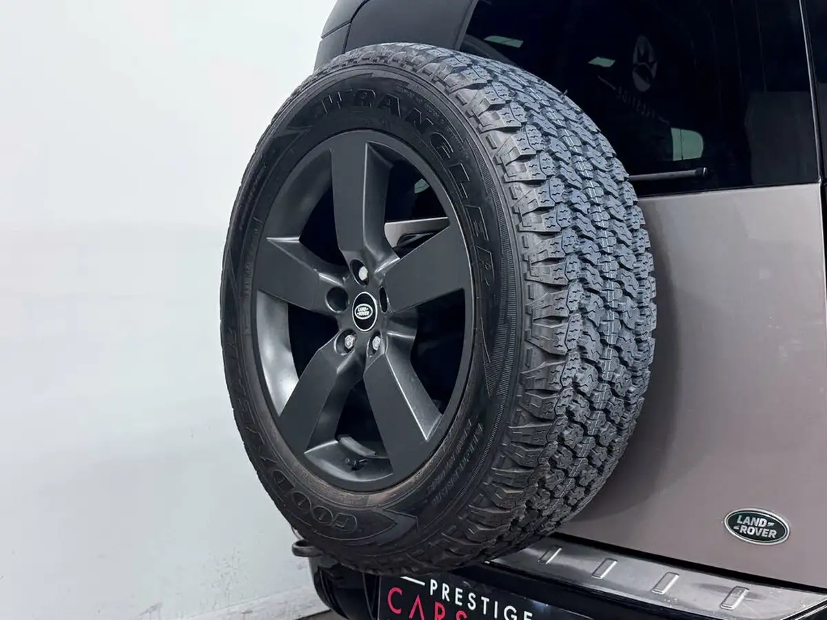 2022-land-rover-110-defender-50-p525-v8-big-21