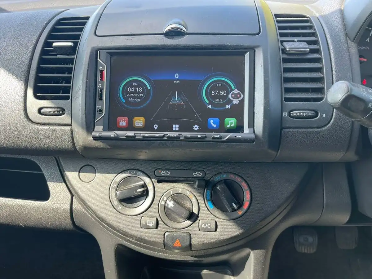 2009-nissan-note-15td-n-tec-big-17