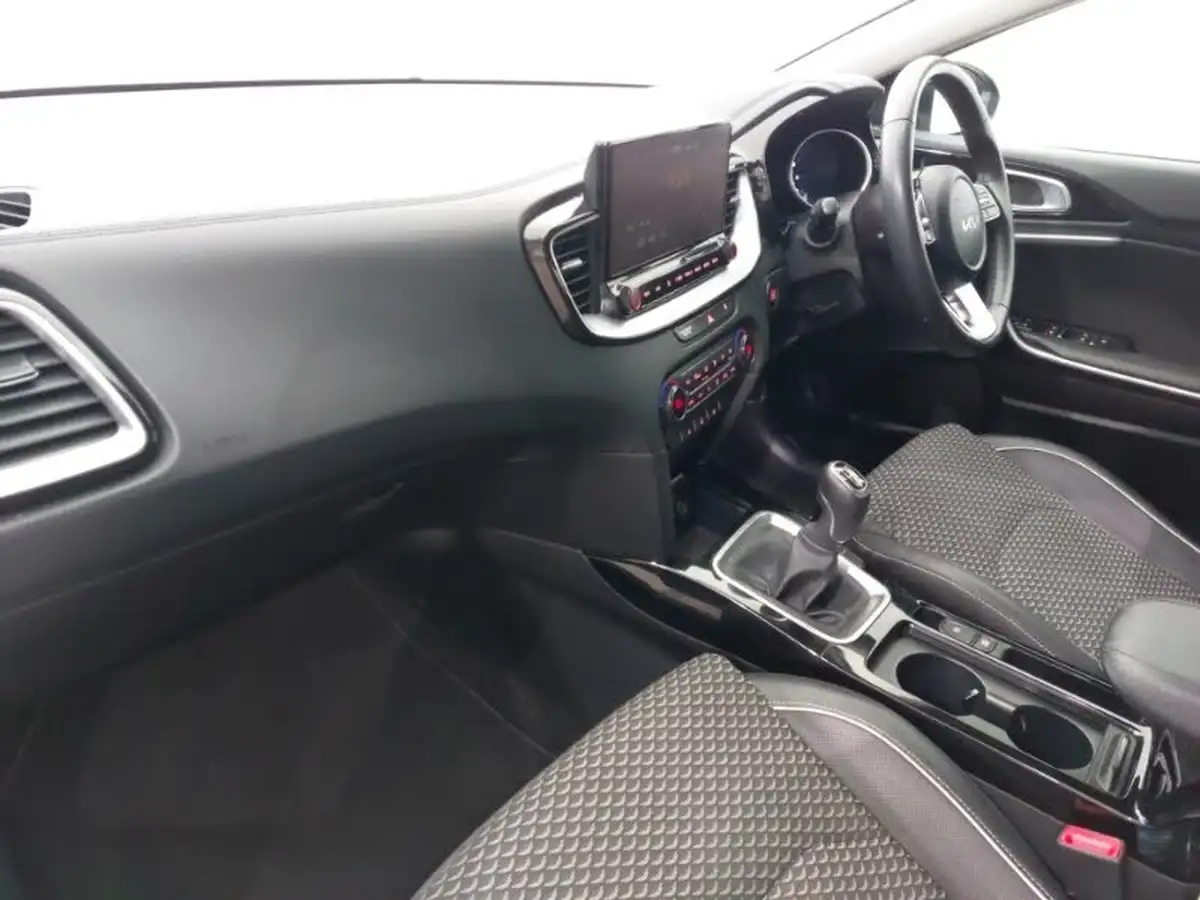 2022-kia-xceed-15-t-gdi-3-big-4