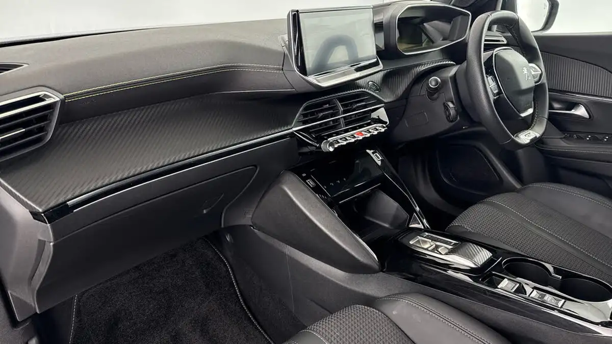 2023-peugeot-2008-suv-e-gt-136bhp-50kwh-station-wagon-big-9