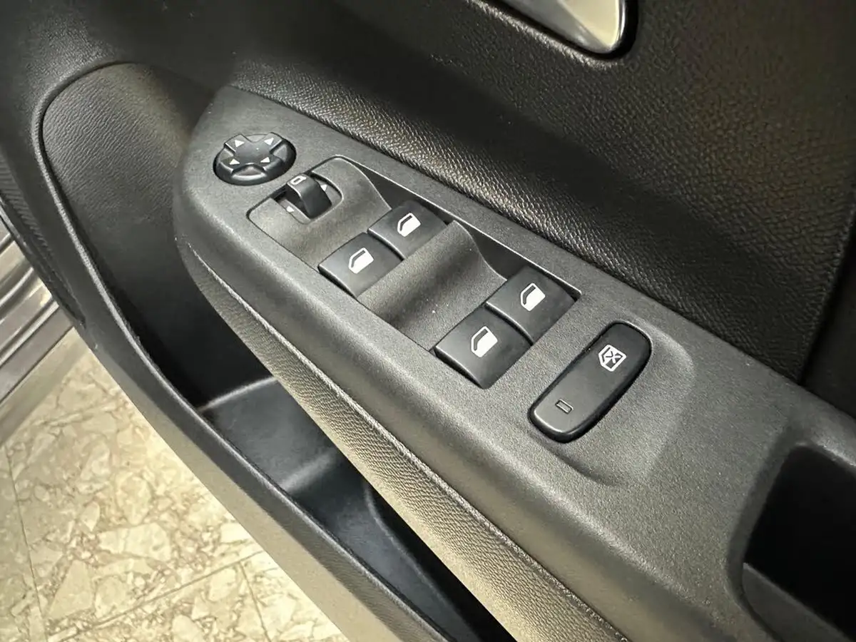 2020-vauxhall-corsa-e-se-nav-11kw-big-30