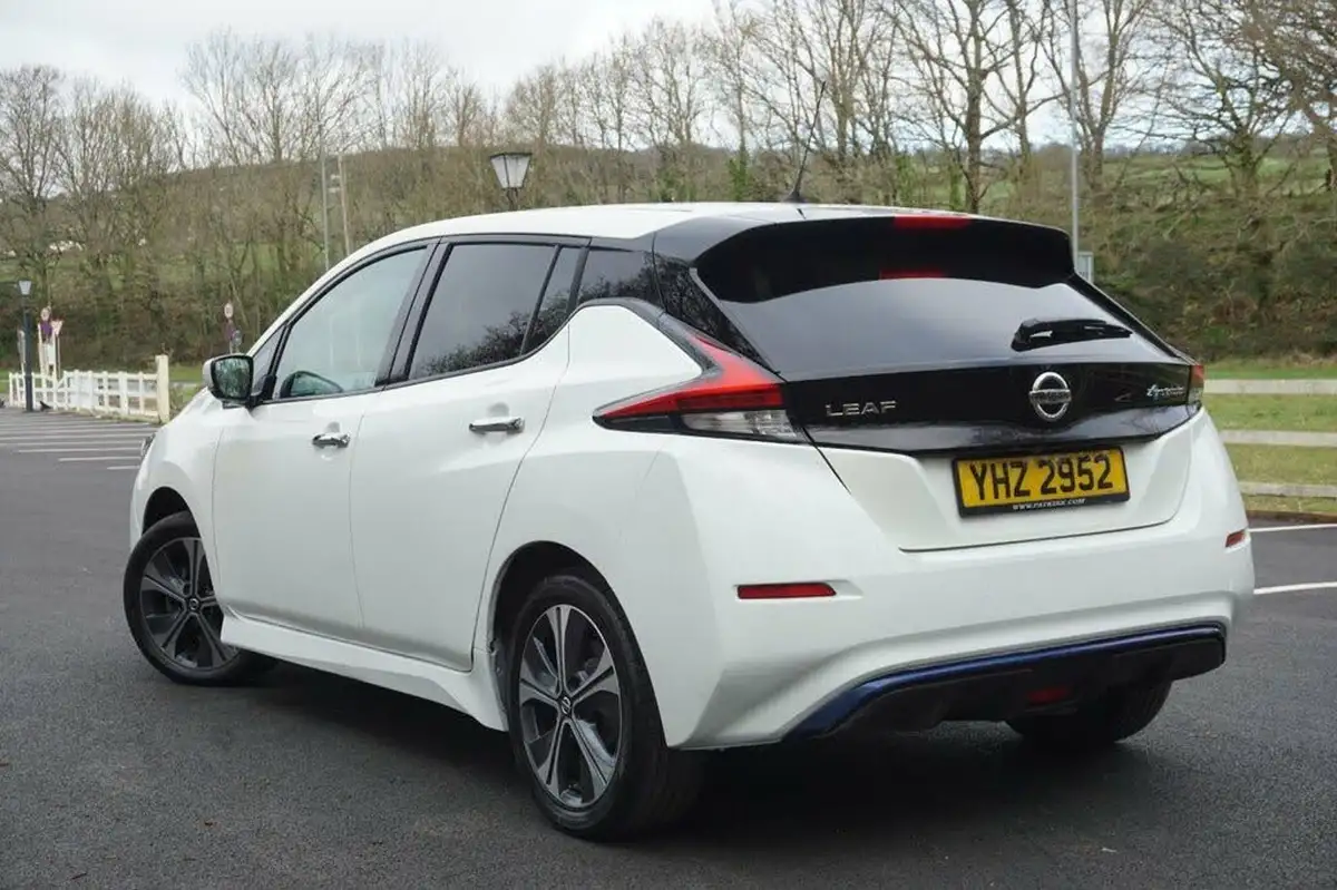 2021-nissan-leaf-e-e-tekna-big-1