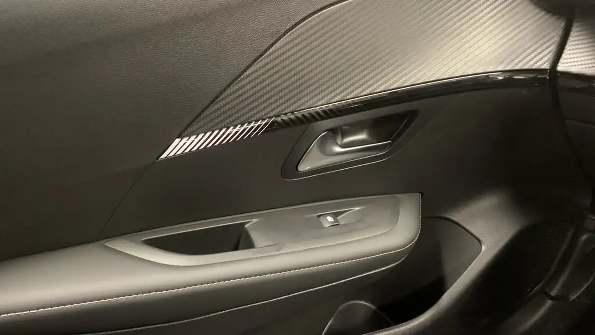 2024-peugeot-208-e-e-style-big-40