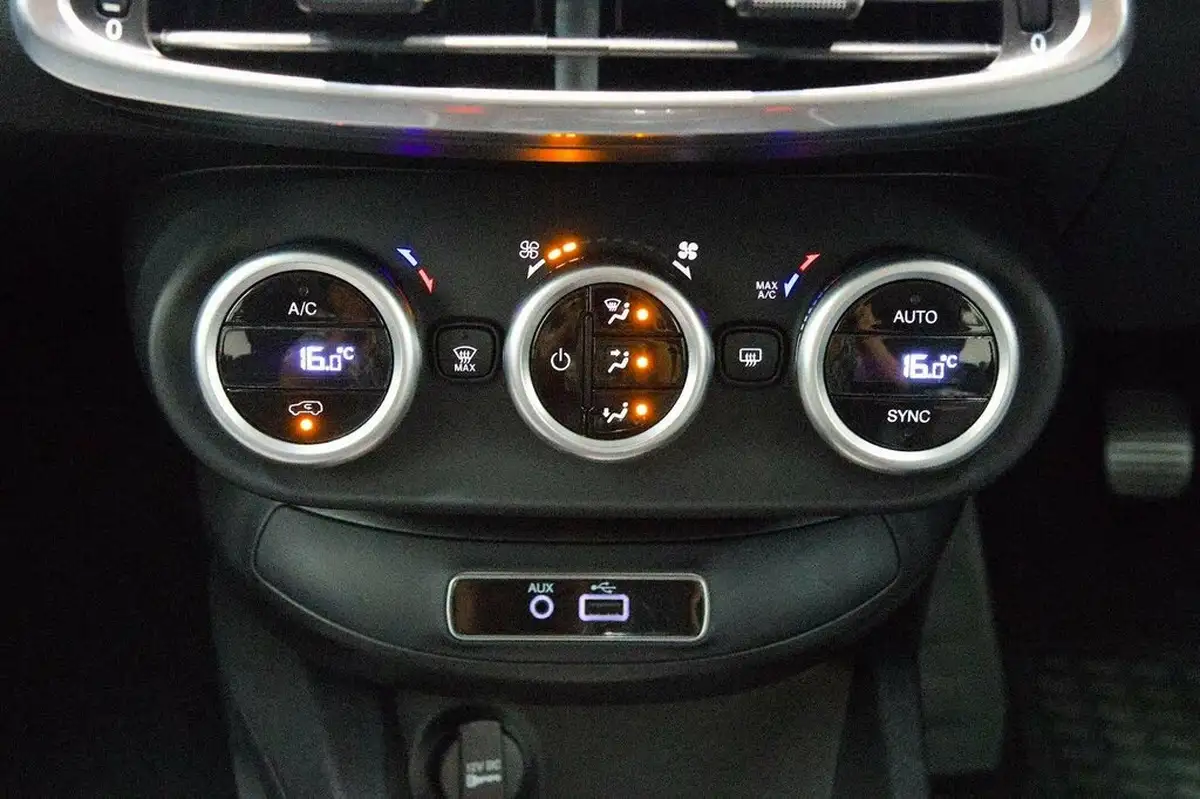 2016-fiat-500x-16multijet-cross-plus-big-20