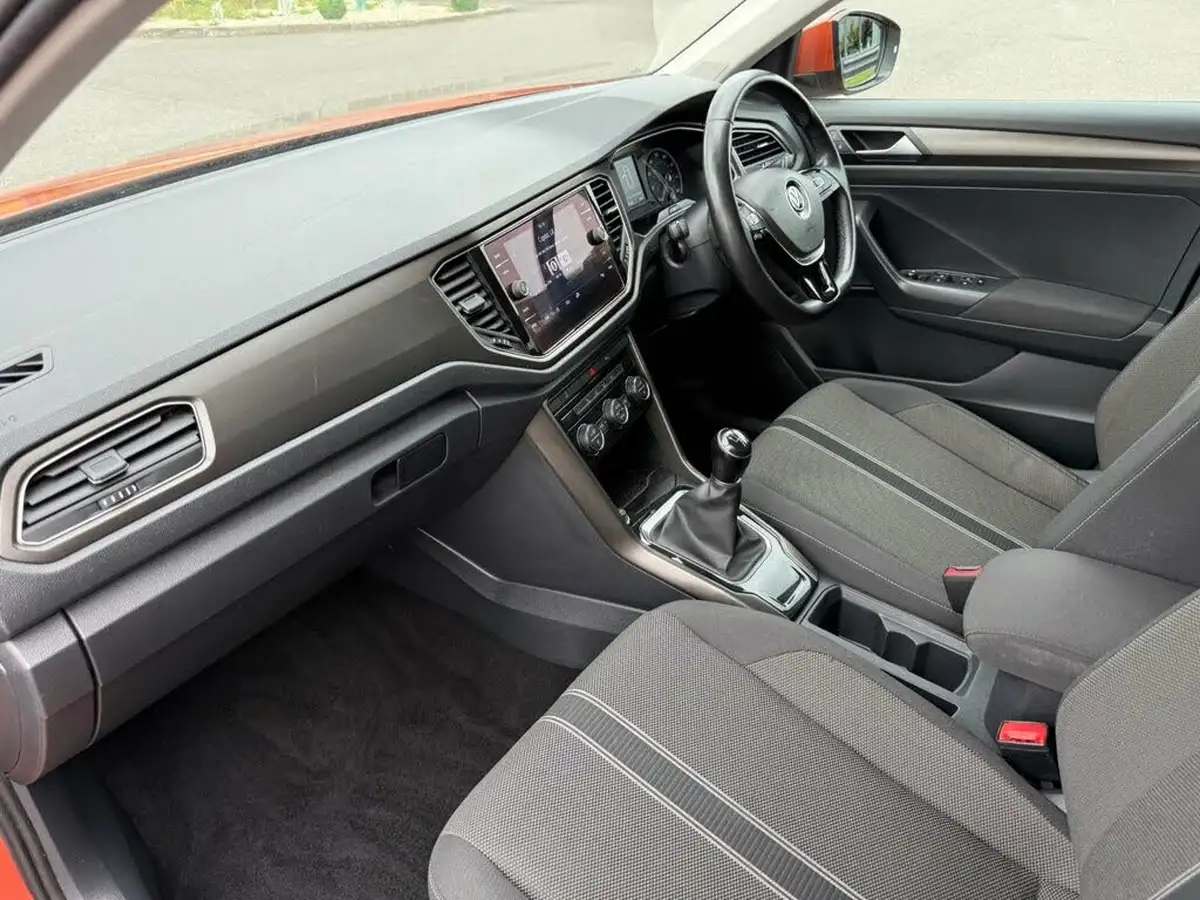 2018-volkswagen-t-roc-10-tsi-se-ss-big-46