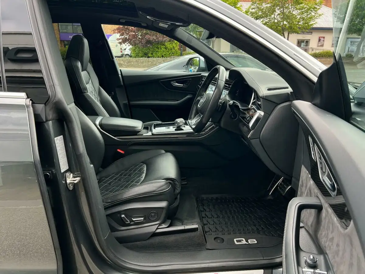 2020-audi-sq8-40tdi-big-49
