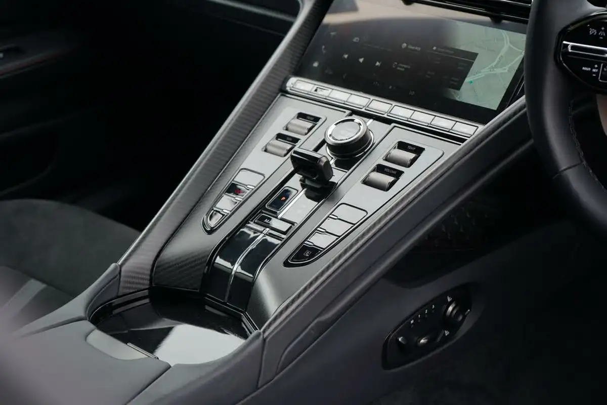 2024-aston-martin-db12-40-v8-auto-euro-6-ss-2dr-big-15