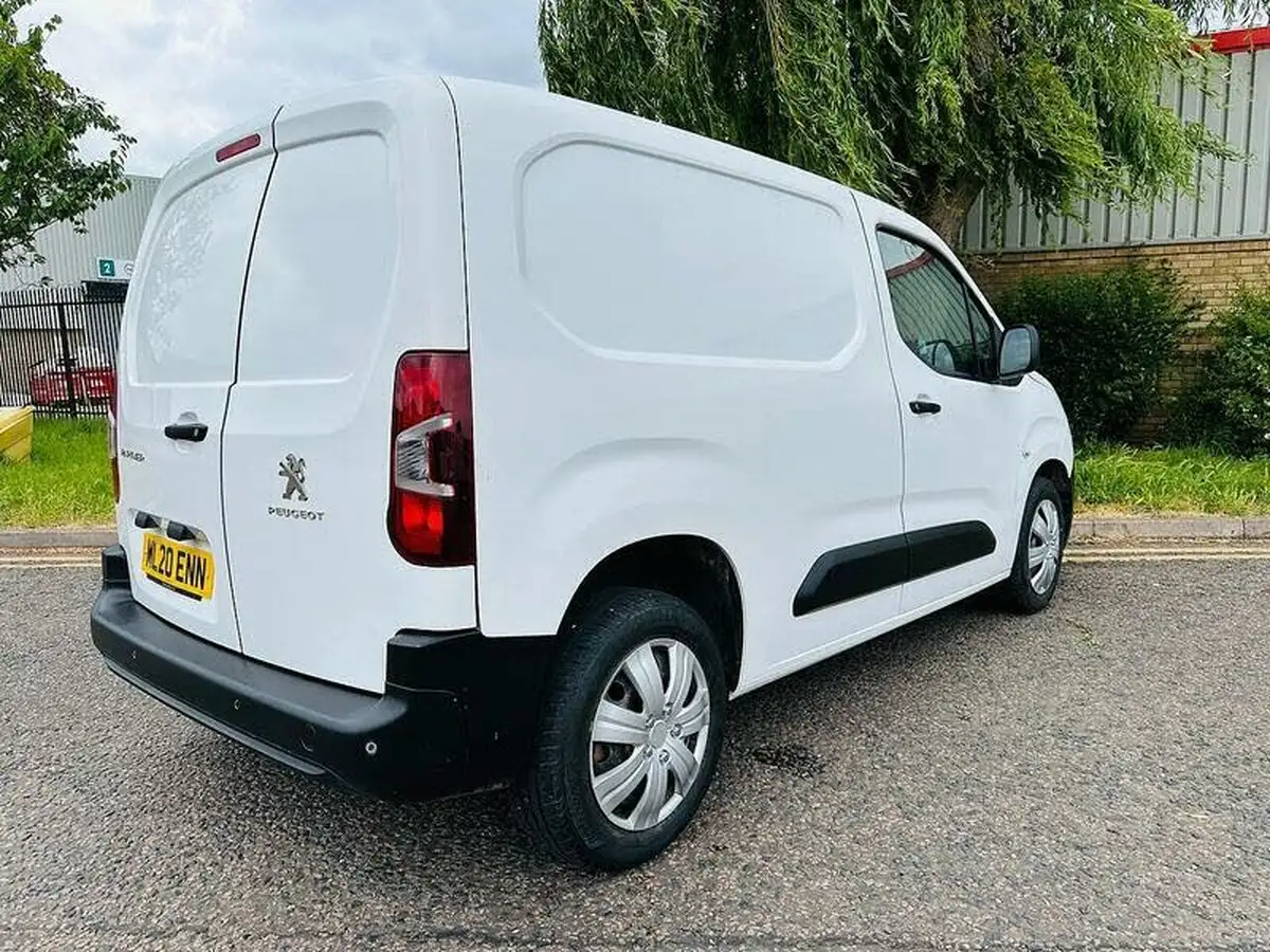 2020-peugeot-partner-15-bluehdi-1000-professional-100ps-eu6dt-panel-big-16