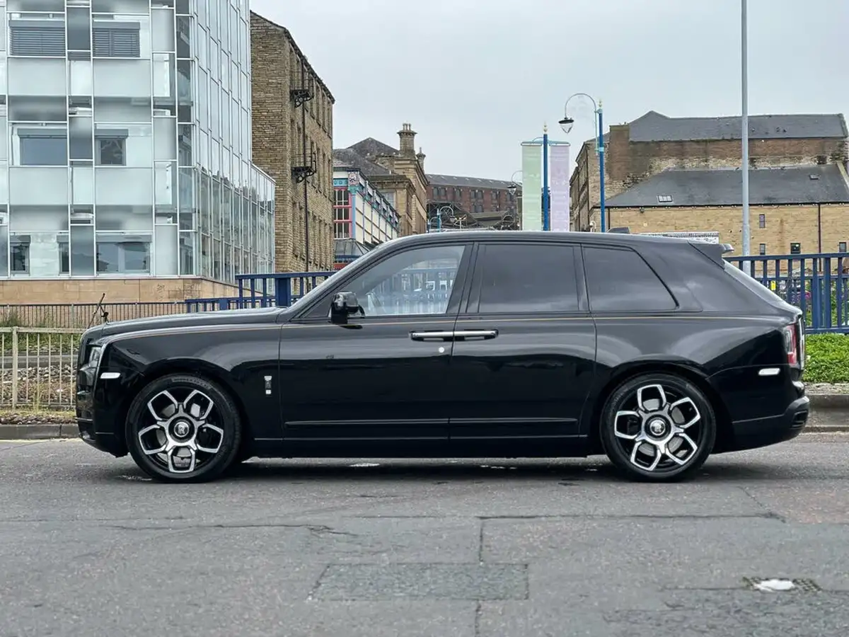 2020-rolls-royce-cullinan-675-black-badge-big-7