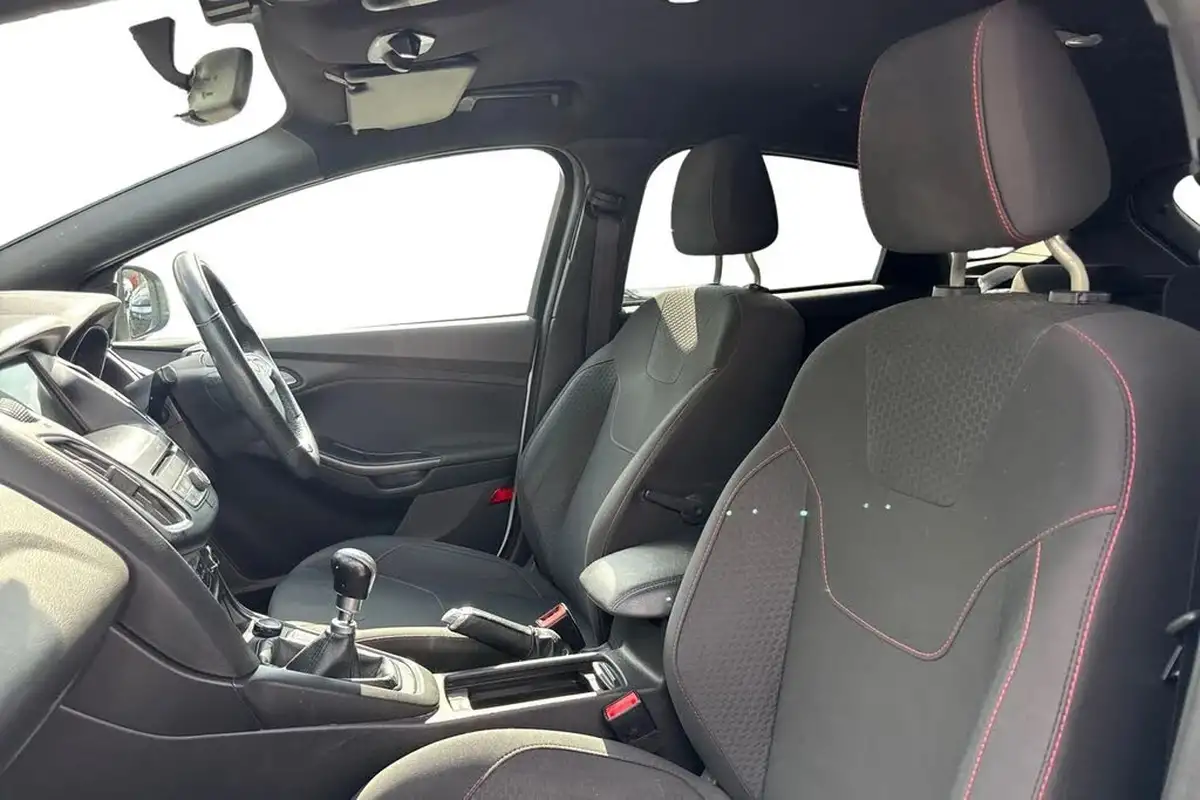 2018-ford-focus-10t-st-line-140ps-hatchback-big-9