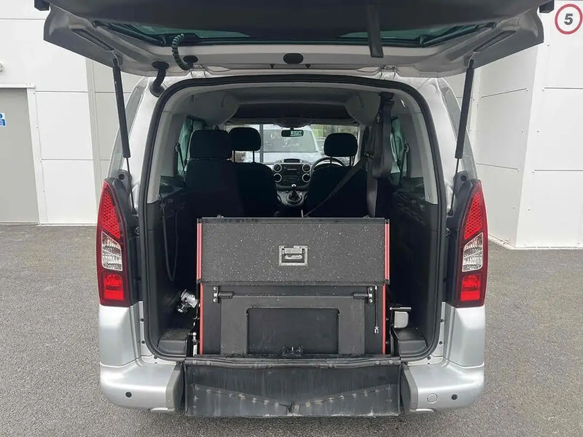 2018-peugeot-partner-big-20