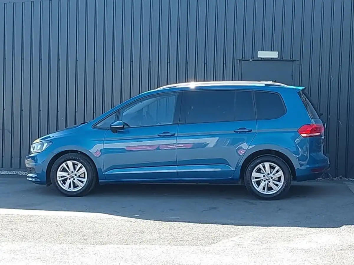 2021-volkswagen-touran-15-tsi-se-family-big-3