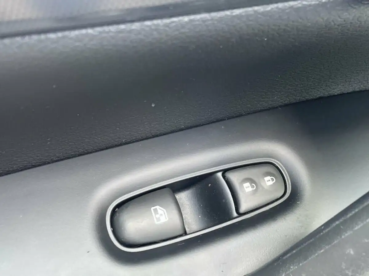 2018-nissan-qashqai-12-dig-t-n-connecta-big-28
