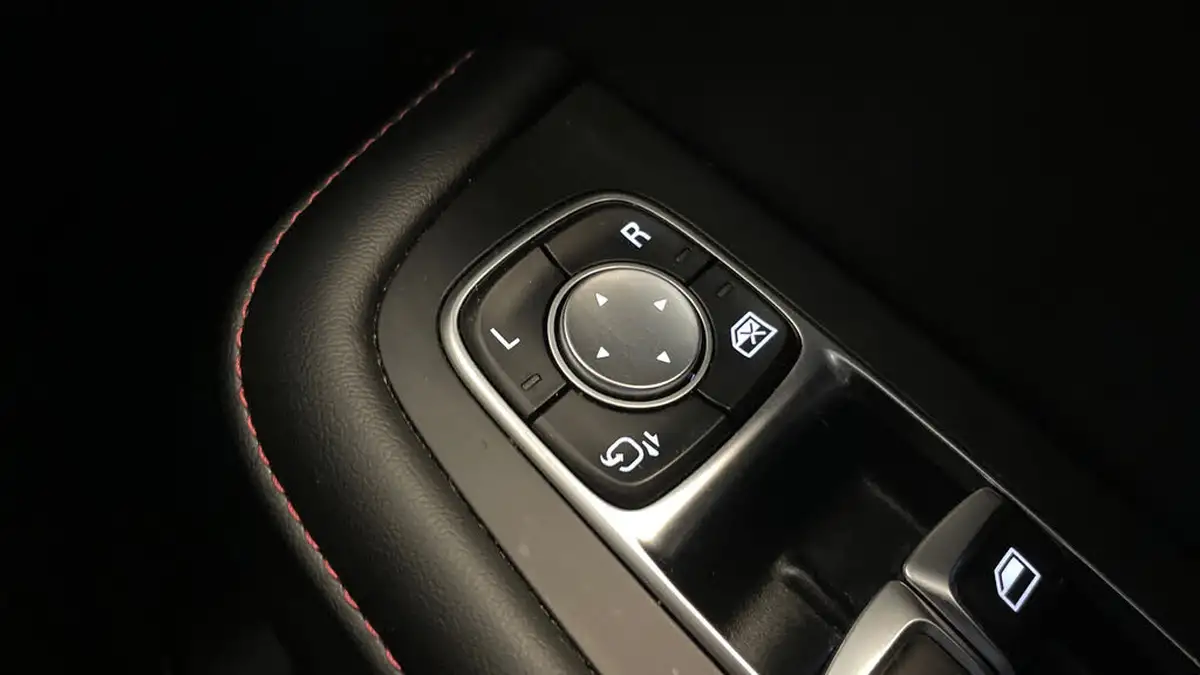 2022-mg-hs-15t-gdi-excite-162ps-dct-big-28
