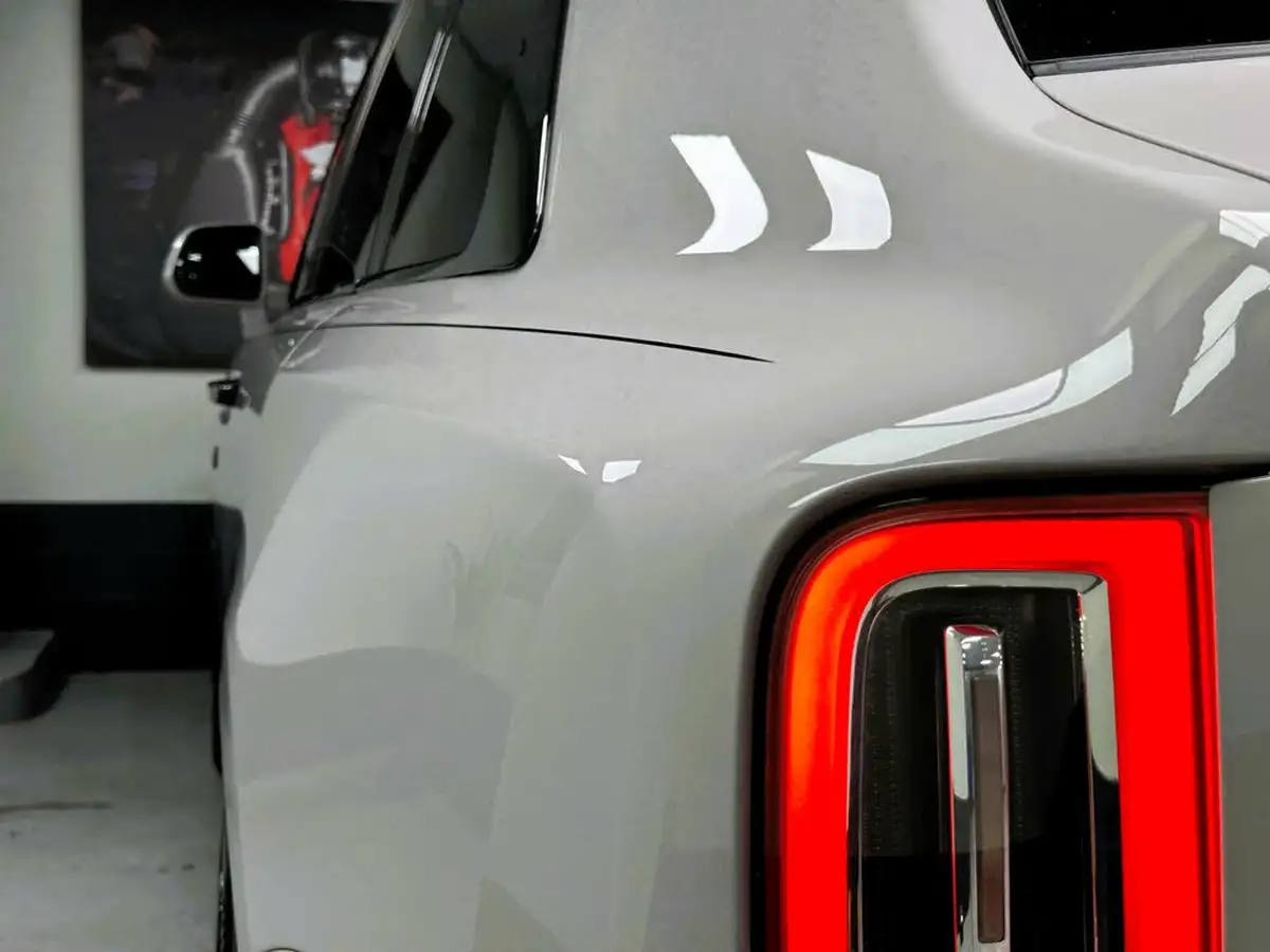 2023-rolls-royce-cullinan-675-black-badge-big-58