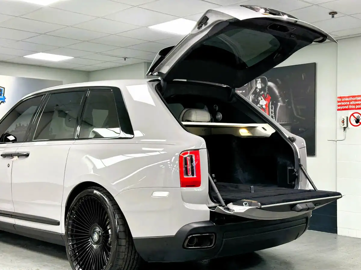 2023-rolls-royce-cullinan-675-black-badge-big-10