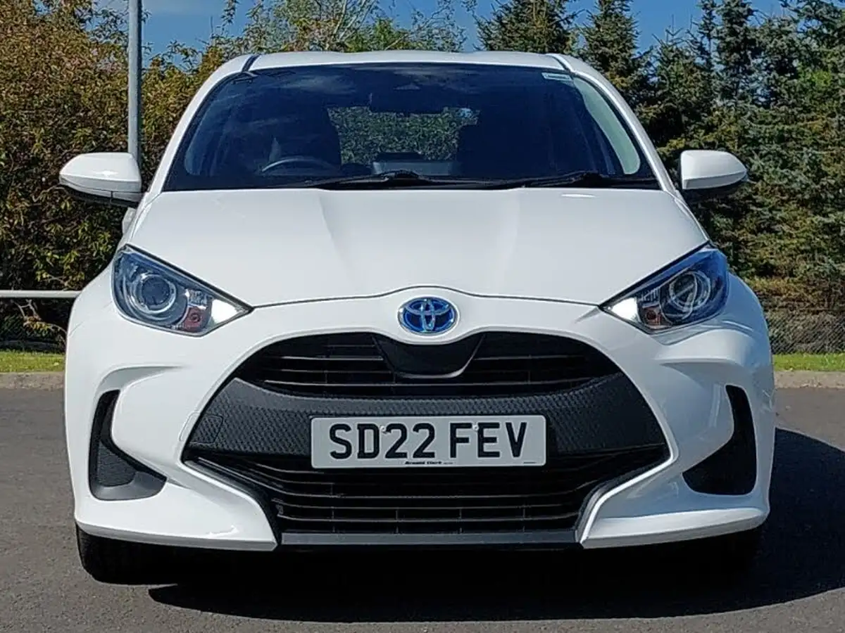 2022-toyota-yaris-15-vvt-i-icon-big-17