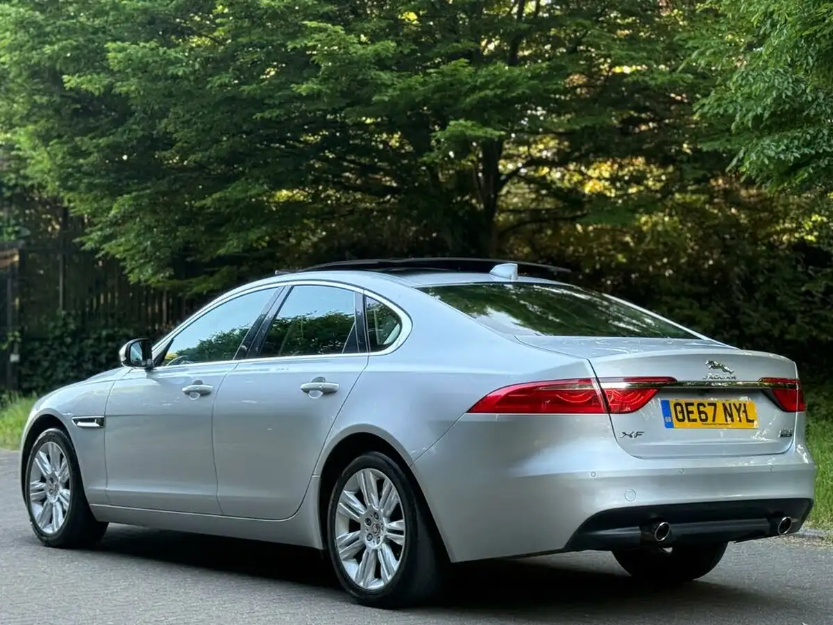 2017-jaguar-xf-20td-portfolio-240ps-awd-saloon-4d-1998cc-auto-big-6