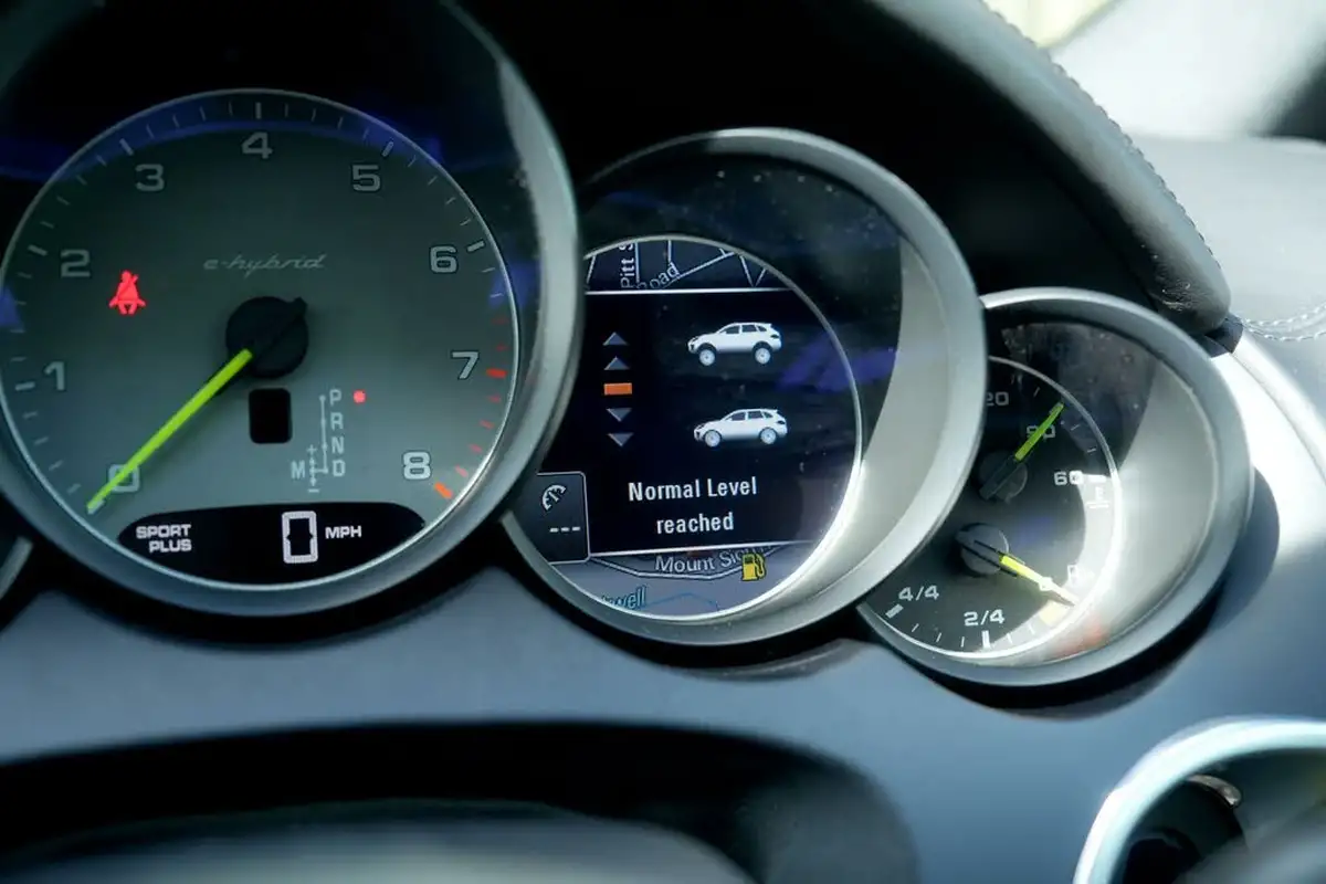 2016-porsche-cayenne-30-s-e-hybrid-big-21
