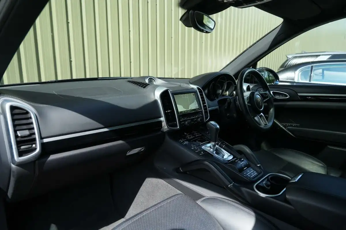 2016-porsche-cayenne-30-s-e-hybrid-big-17