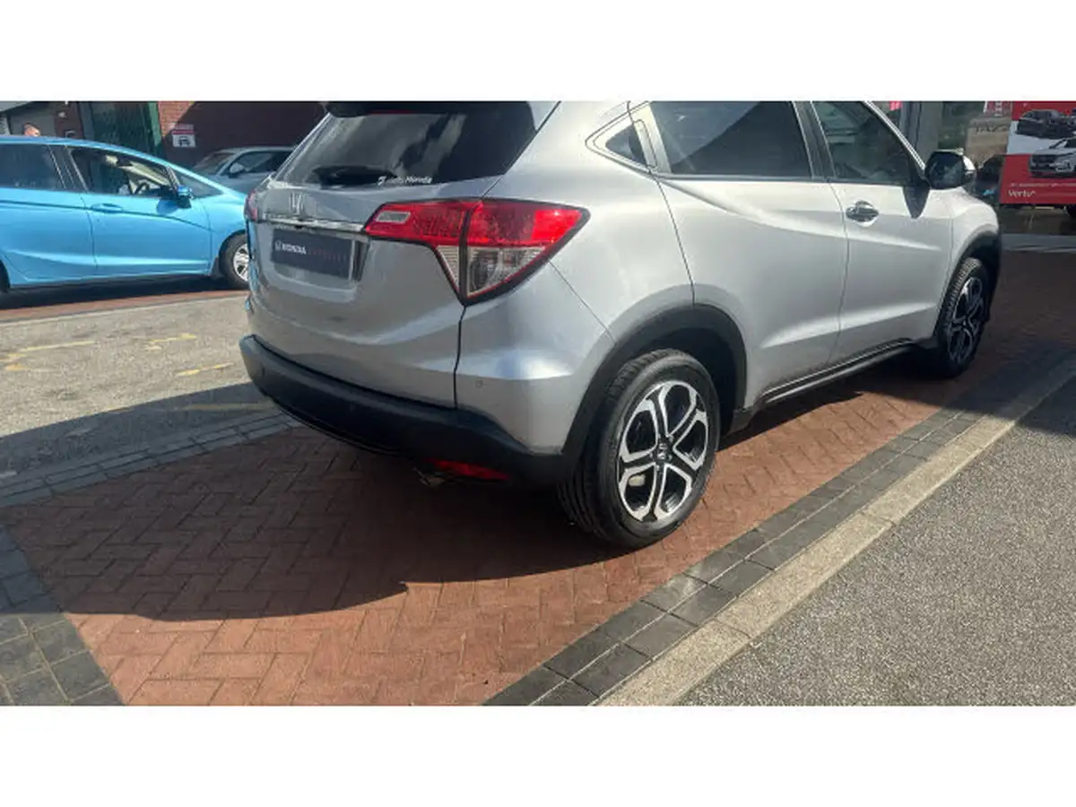 2018-honda-hr-v-15-i-vtec-se-big-41