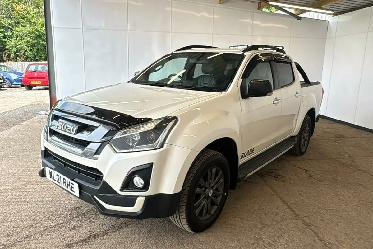 2020-isuzu-d-max-19td-blade-big-3
