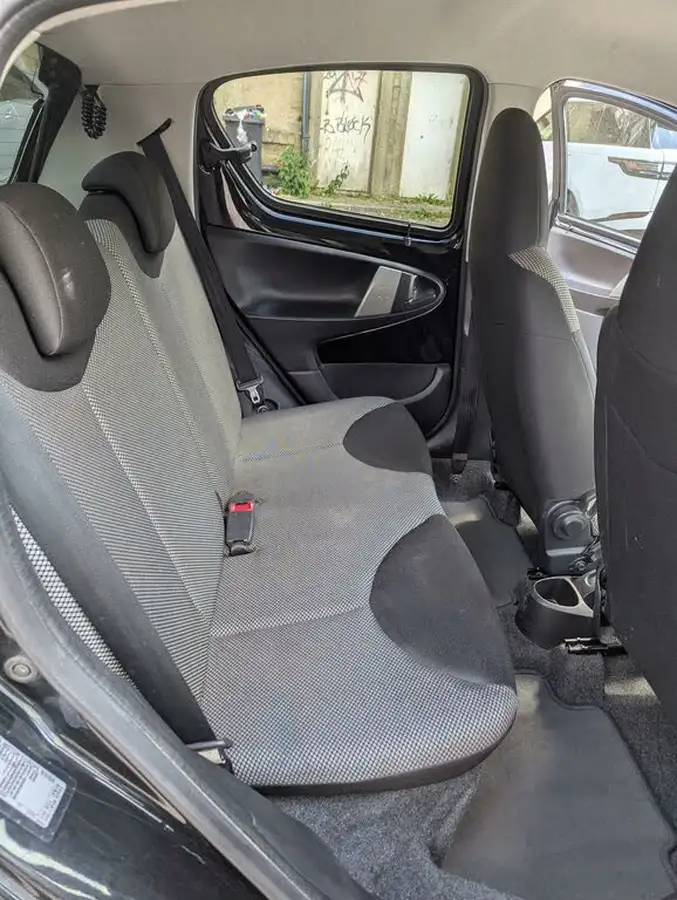 2013-toyota-aygo-10-aygo-fire-5d-big-10