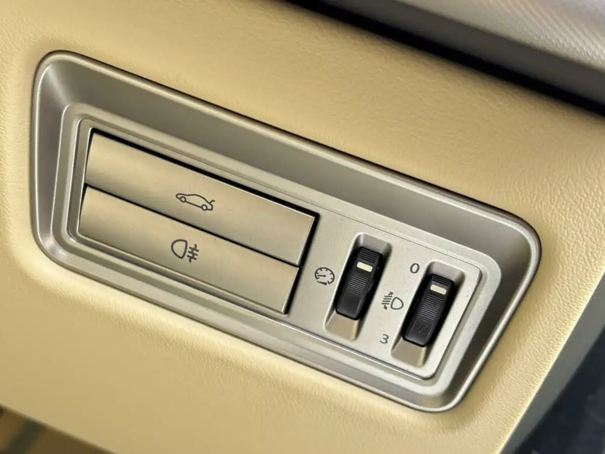 2010-jaguar-xf-30-luxury-big-51