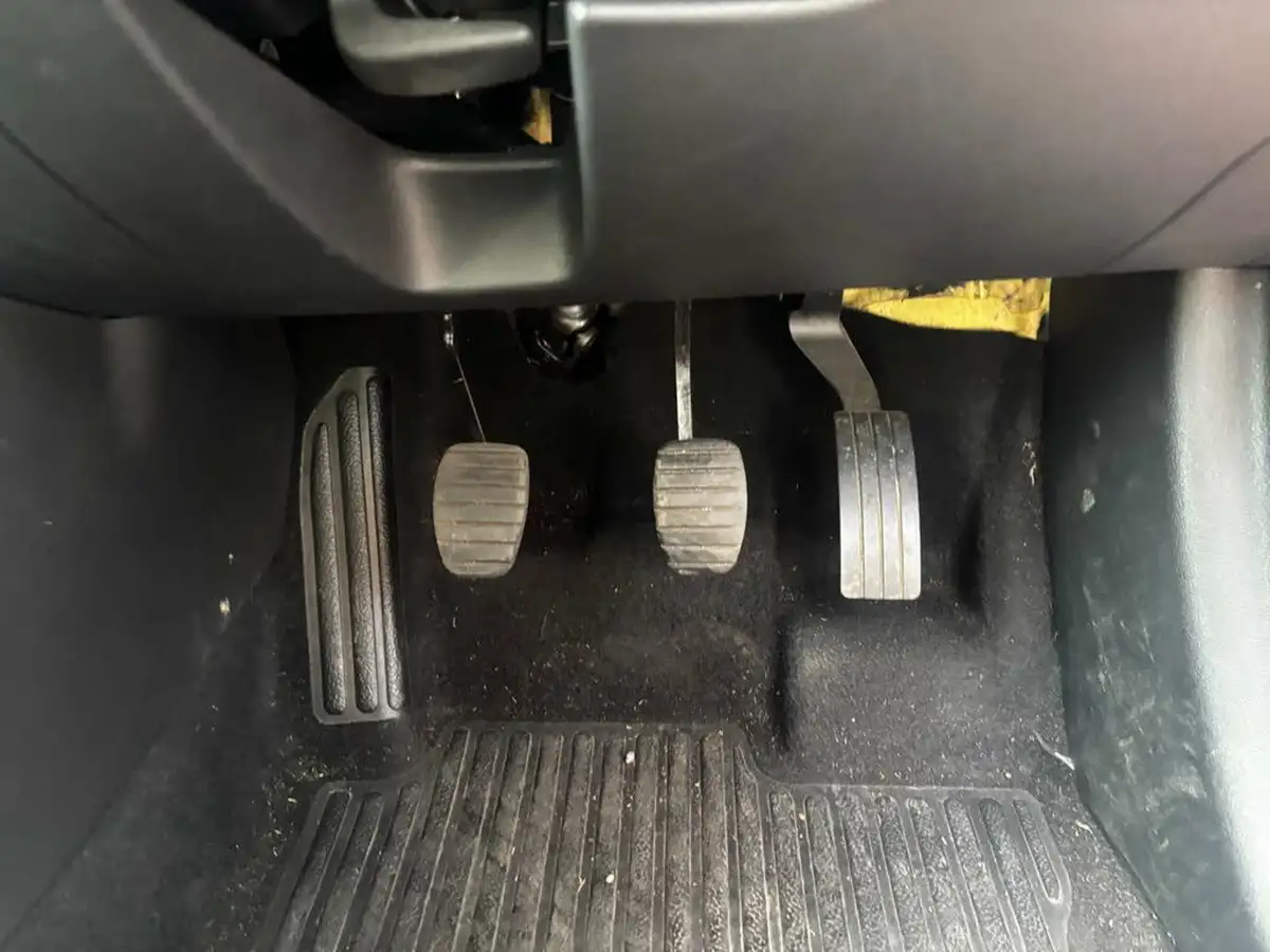 2019-renault-captur-09-tce-iconic-big-23
