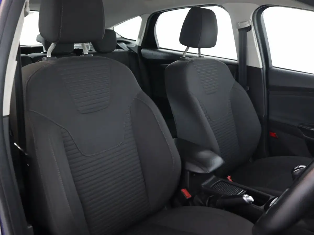 2015-ford-focus-15-titanium-hatchback-big-37