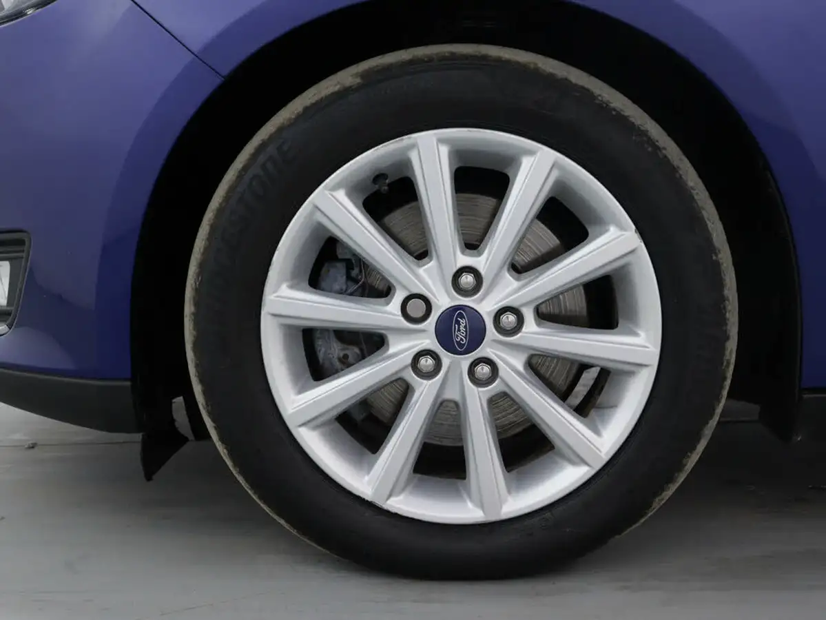 2015-ford-focus-15-titanium-hatchback-big-13