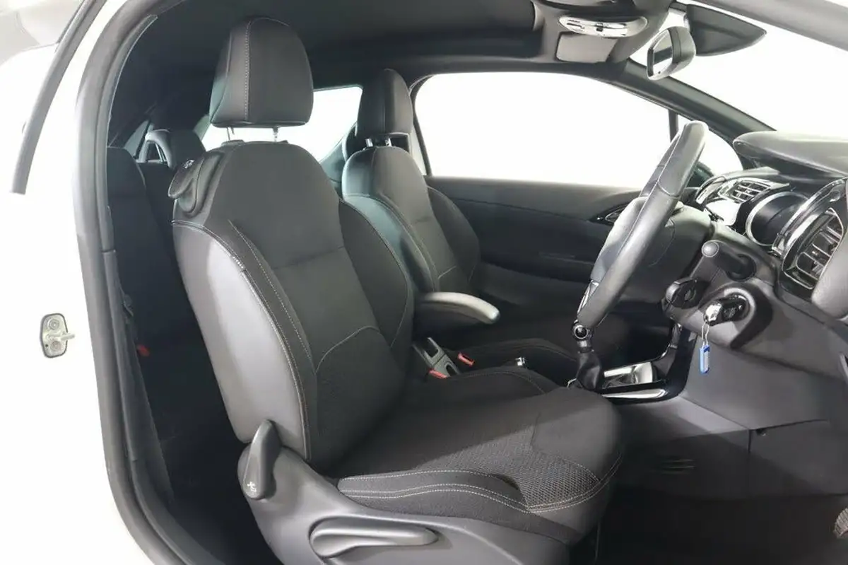 2014-citroen-ds3-cabrio-16e-hdi-dstyle-plus-big-39