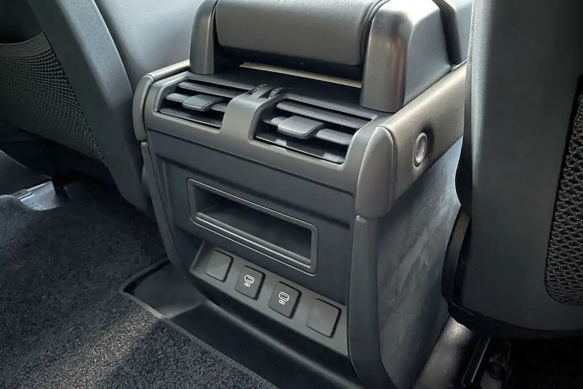 2024-land-rover-90-defender-30-d350-x-dynamic-se-big-33