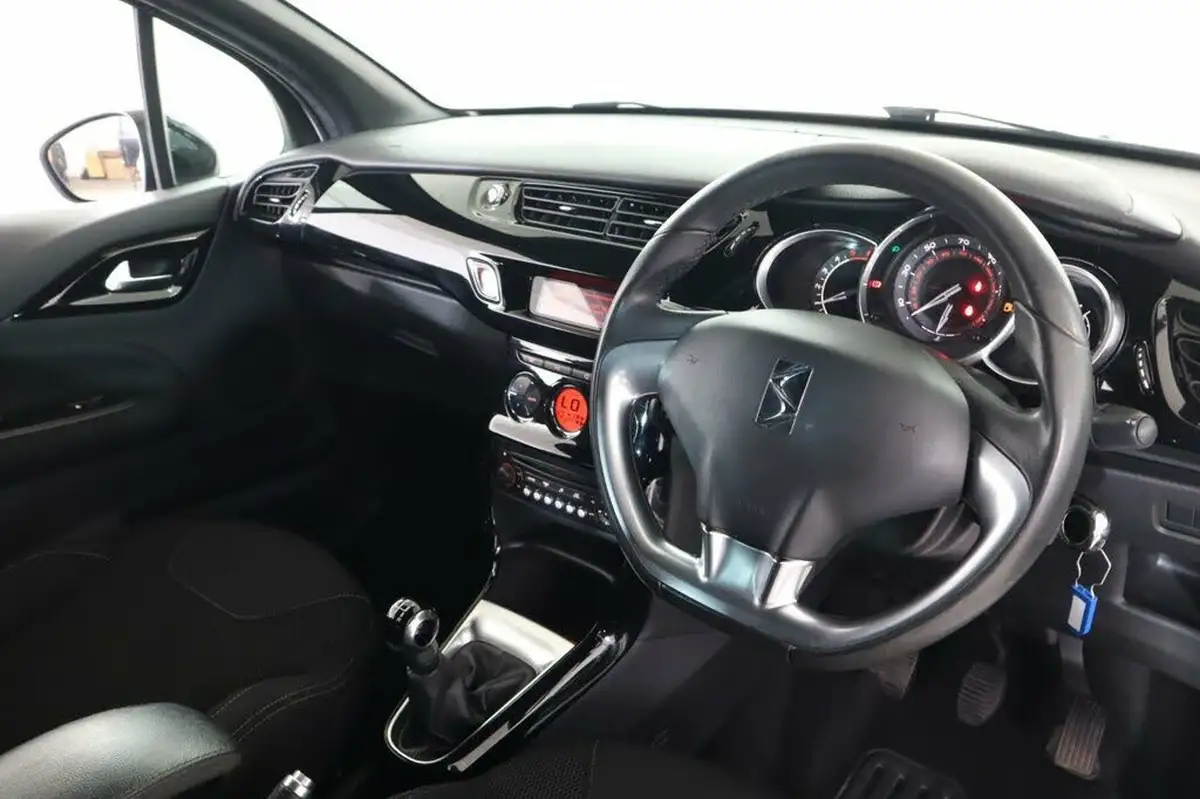 2014-citroen-ds3-cabrio-16e-hdi-dstyle-plus-big-15