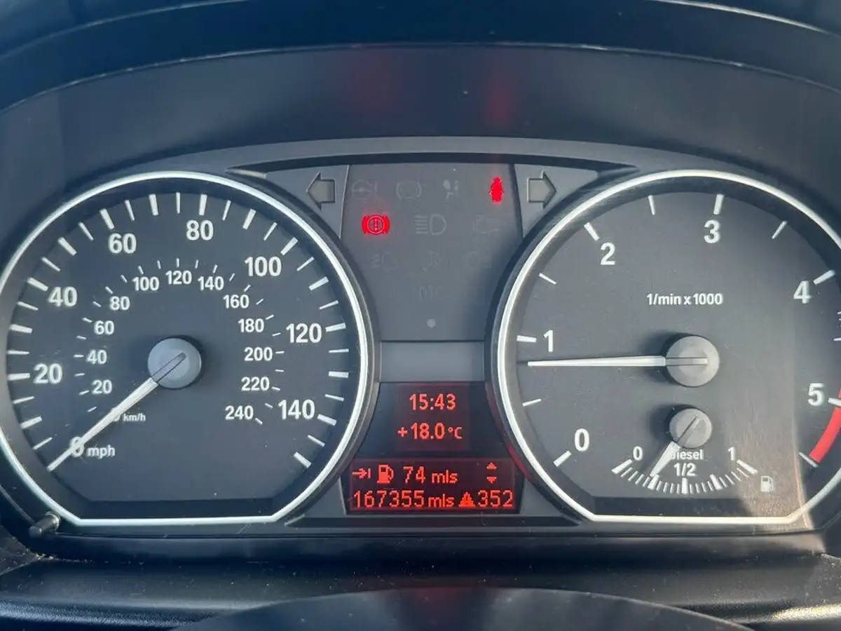 2009-bmw-1-series-20td-118d-sport-convertible-2d-big-43