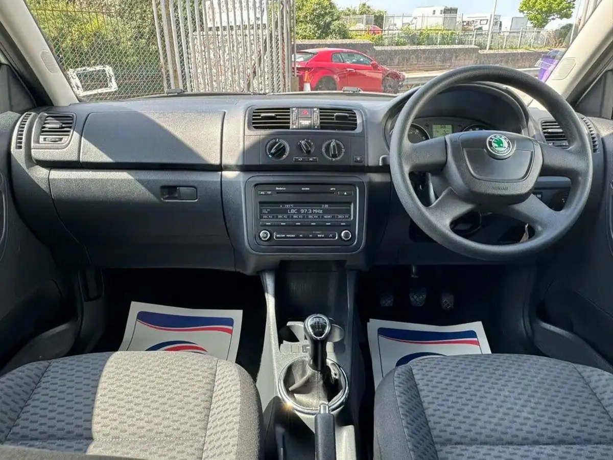2011-skoda-fabia-12-se-plus-12v-70bhp-plus-hatchback-1198cc-big-20